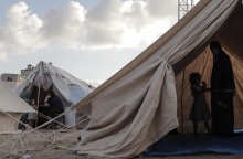 Πόλεμος Ισραήλ - Χαμάς: Η ανθρωπιστική βοήθεια αναμένεται να εισέλθει στη Γάζα το νωρίτερο αύριο, Σάββατο, εκτιμούν τα Ηνωμένα Έθνη.