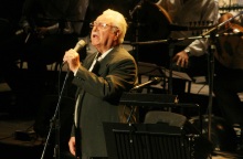 Χρόνης Αηδονίδης: Γνωστοί καλλιτέχνες και πολιτιστικοί σύλλογοι αποχαιρετούν με αναρτήσεις τους τον εκλιπόντα - Το μήνυμα της Λίνας Μενδώνη. 