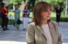 Παγκόσμια Ημέρα κατά του Καρκίνου του Μαστού: Δωρεάν έλεγχος στον κήπο του Προεδρικού Μεγάρου - Η Κατερίνα Σακελλαροπούλου παρέστη στη σημερινή εξέταση.