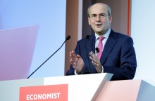 Κωστής Χατζηδάκης: Παρουσίασε τα στοιχεία που επιβεβαιώνουν ότι η ελληνική οικονομία βρίσκεται σε τροχιά ανόδου - Η ομιλία στο συνέδριο του Economist