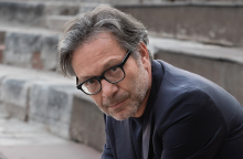 Ο Μάσσιμο Ρεκαλκάτι μιλάει στην Athens Voice με αφορμή το βιβλίο του «Τι απομένει από τον πατέρα;» (Εκδόσεις Κέλευθος)