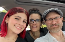 Ο ηθοποιός Erik Jensen στα δεξιά της φωτογραφίας