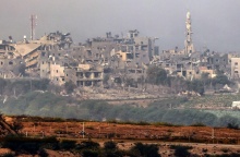 Καπνοί πάνω από τη Γάζα και κατεστραμμένα κτίρια