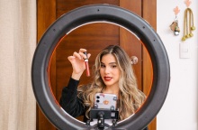 Υπουργείο Ανάπτυξης: Ξεκινά ελέγχους στους influencers για την προστασία των καταναλωτών από παραπλανητικές πρακτικές - Με τη συνδρομή ψηφιακών εργαλείων της ΕΕ