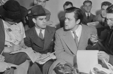 Σαν σήμερα 30 Οκτωβρίου: Το 1938, ο Όρσον Γουέλς παρουσιάζει στο αμερικανικό ραδιόφωνο τον «Πόλεμο των Κόσμων» του Χ. Τζ. Γουέλς προκαλώντας ανησυχία στο κοινό.