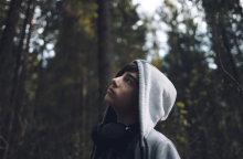 Ένας θρυμματισμένος κόσμος, η άνοδος της ασημαντότητας και η νεανική παραβατικότητα