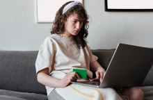 Meta: Η ευρωπαϊκή ρυθμιστική Αρχή Προστασίας Προσωπικών Δεδομένων απαγορεύει τη χρήση data για στοχευμένες διαφημίσεις - Διορία δύο εβδομάδων για λήψη μέτρων. 