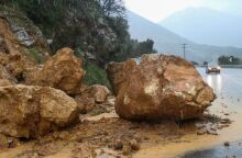 Κακοκαιρία «Π»: Προβλήματα κατολισθήσεων σε Κόνιτσα, Τζουμέρκα και Πωγώνι - Θυελλώδεις άνεμοι και χαλάζι στα Τρίκαλα - Κινητοποίηση της Πολιτικής Προστασίας.