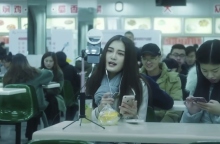 Τι συμβαίνει με τα «εργοστάσια influencers» στην Ασία