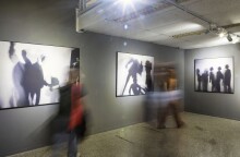 «Φ ΝΤΑΣΜ ΤΑ» στο 64ο Φεστιβάλ Κινηματογράφου Θεσσαλονίκης: άποψη από την έκθεση, με έργα του Νίκου Κεσσανλή