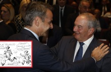 Ανδρέας Πετρουλάκης: Το σκίτσο για την παρουσία του Κωνσταντίνου Μητσοτάκη στις εκδηλώσεις για Κώστα Σημίτη - Μαριέττα Γιαννάκου και τη συνάντηση με Καραμανλή.