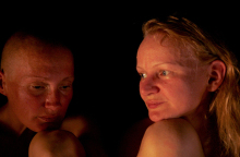 «Η αδελφότητα της καπνιστής σάουνας» σε ένα μαγικό εσθονικό δάσος