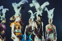 O «Amazing» κόσμος της ομάδας χορού Griffón