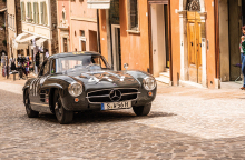 Γιατί είμαστε ακόμα ερωτευμένοι με τα ρετρό αυτοκίνητα;