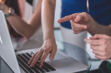 Youth Pass: Άνοιξε η πλατφόρμα - 14.252 αιτήσεις τις πρώτες ώρες λειτουργίας της - Ποιοι νέοι είναι δικαιούχοι 