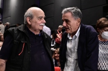 Αντιλαϊκιστές κατόπιν εορτής