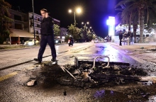 Επιβάλλεται η νομιμότητα με παρακάλια; Η κυβέρνηση εξακολουθεί να προσπαθεί