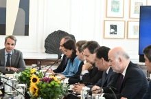 Η μητέρα των μαχών για την κυβέρνηση