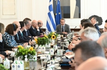 Η πραγματικότητα χτυπάει την πόρτα της κυβέρνησης