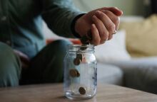 Eurostat: Το 81,6% των Ελλήνων με χαμηλό μορφωτικό επίπεδο θεωρούνται φτωχοί