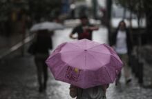 Βροχές με ζέστη και ανέμους την Παρασκευή - Πού θα πέσουν καταιγίδες