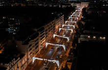 Η Βασιλίσσης Σοφίας «στολισμένη» για τα Χριστούγεννα