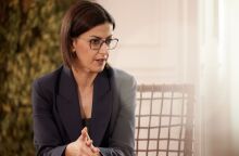 Ειρήνη Αγαπηδάκη: Να σταματήσει η παραπλανητική προπαγάνδα κατά του εμβολιασμού κατά της Covid-19 - Απορρίπτει ισχυρισμούς βουλευτή της «Νίκης».