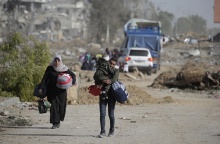 Πολίτες φεύγουν από τη Γάζα όσο διαρκεί η κατάπαυση πυρός