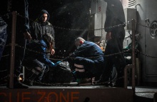 Η σορός του Αιγύπτιου ναύτη σε πλοίο του Λιμενικού στη Λέσβο