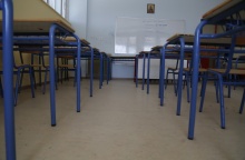 Θρανία σε τάξη ελληνικού, δημόσιου σχολείου