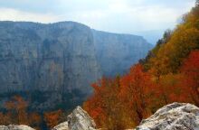 Με ανοιξιάτικες θερμοκρασίες, ισχυρούς ανέμους και λασποβροχές ο καιρός την Τρίτη