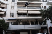 Η πολυκατοικία στον Νέο Κόσμο όπου η 35χρονη γυναίκα έπεσε για γλιτώσει από τον κακοποιητή της