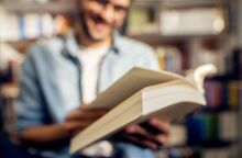 Rizz: Λέξη της χρονιάς για το 2023 από το Πανεπιστήμιο της Οξφόρδης - Τι σημαίνει η έκφραση της διαδικτυακής αργκό της Gen Ζ που διαδόθηκε στα social media.