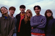 Black Country, New Road: Είμαστε απολύτως εξαρτημένοι οικονομικά από τις περιοδείες