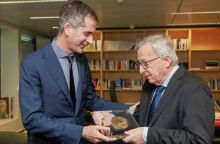 Δήμος Αθηναίων: Στον Ζαν-Κλοντ Γιούνκερ απένειμε το Βραβείο Δημοκρατίας της Αθήνας για το 2023 ο Κώστας Μπακογιάννης - Ειδική τελετή στις Βρυξέλλες.