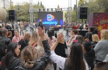 Χριστουγεννιάτικα Street Parties by ΣΚΡΑΤΣ από τον 104,6 My Radio