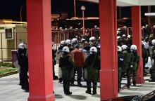 Επεισόδια στο Ρέντη: Ποινική δίωξη σε βάρος του 18χρονου που εκτόξευσε τη φωτοβολίδα στον αστυνομικό