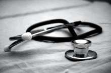 Στηθοσκόπιο πάνω σε γραφείο