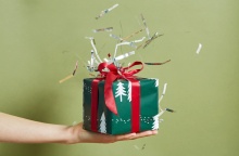 Δώρο σε χριστουγεννιάτικο περιτύλιγμα