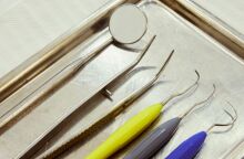 Γαλλία: Περισσότεροι από 1.100 πελάτες οδοντιατρείου στο Χερβούργο καλούνται να υποβληθούν σε εξετάσεις για ηπατίτιδα και HIV έπειτα από «σοβαρές παραλείψεις». 