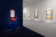 Άποψη της έκθεσης "Η αναζήτηση της ευτυχίας για όσους περισσότερους γίνεται. Χρύσα Ρωμανού" στο ΕΜΣΤ