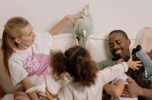 Οι ταυτότητες που ενώνουν και διχάζουν 