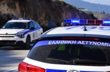 Έγκλημα στα Καλύβια: Κακοποιητική συμπεριφορά επικαλείται ο 16χρονος πατροκτόνος - Κατηγορείται για «ανθρωποκτονία με δόλο».