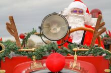 Ο Άγιος Βασίλης ξεκίνησε το ταξίδι του στον κόσμο με το έλκηθρο και τους ταράνδους