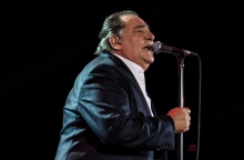 Ο Μάνος Βουλαρίνος σχολιάζει τις μετά θάνατον αρνητικές γνώμες για τους καλλιτέχνες και το έργο τους, με αφορμή τα σχόλια για τον Βασίλη Καρρά.