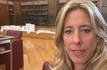 H Ιταλίδα γερουσιάστρια, Λατίβια Μενούνι