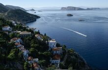 Με τοπικές βροχές και υψηλές θερμοκρασίες ο καιρός την Παρασκευή