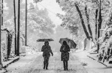 Χαμηλές θερμοκρασίες, καταιγίδες και χιόνια το Σάββατο