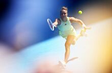 Μαρία Σάκκαρη: Με το δεξί ξεκίνησε τις υποχρεώσεις της στο Australian Open η Ελληνίδα πρωταθλήτρια του τένις - Νίκησε τη Νάο Χιμπίνο με 2-0 σετ - Τα highlights.