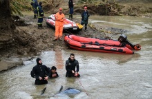 Στιγμιότυπο από τις έρευνες για τον εντοπισμό του 45χρονου Νίκου που παρασύρθηκε από χείμαρρο στο Πλουτοχώρι Ηλείας